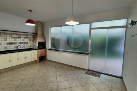 Casa para alugar com 3 quartos, sendo 1 suíte, no condomínio Recanto dos Paturis, Vinhedo - SP
