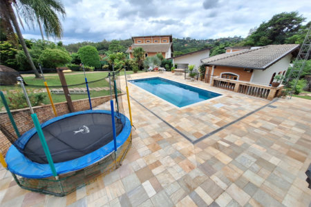 Casa à venda com 7 quartos, sendo 3 suítes, no condomínio Chacaras do Lago, Vinhedo - SP