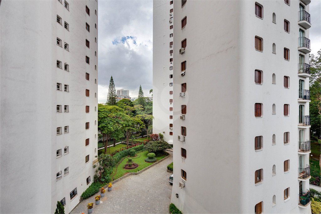 Apartamento à venda com 4 quartos, sendo 2 suítes, em Granja Julieta, São Paulo, SP