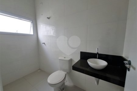 Casa à venda com 3 quartos, sendo 1 suíte, no condomínio Residencial Américo Figueiredo, Sorocaba - SP