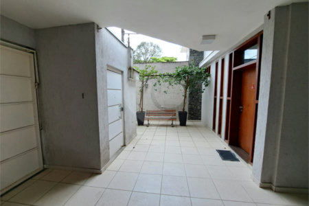 Sobrado à venda com 4 quartos, sendo 1 suíte, em Planalto Paulista, São Paulo, SP