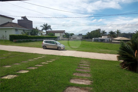 Casa à venda com 4 quartos, sendo 1 suíte,  no condomínio Village da Serra, Araçoiaba da Serra - SP
