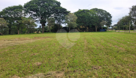 Terreno à venda no condomínio Vila Pinhal, Itirapina - SP