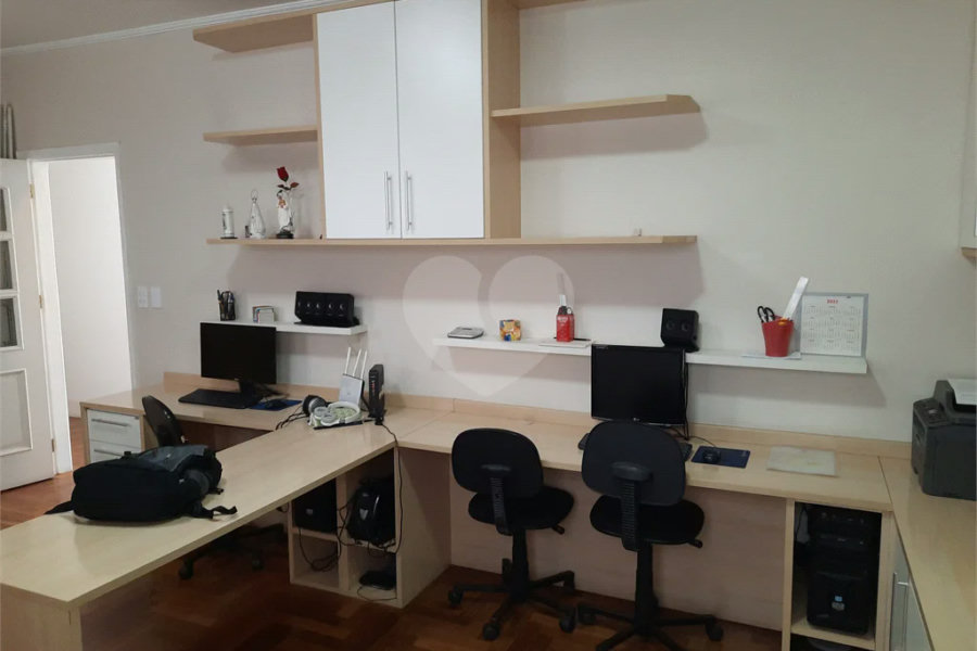 casa térrea na Vila Romana, 07 vagas de garagem, 4 quartos,, sendo 1 suíte amplo quintal.