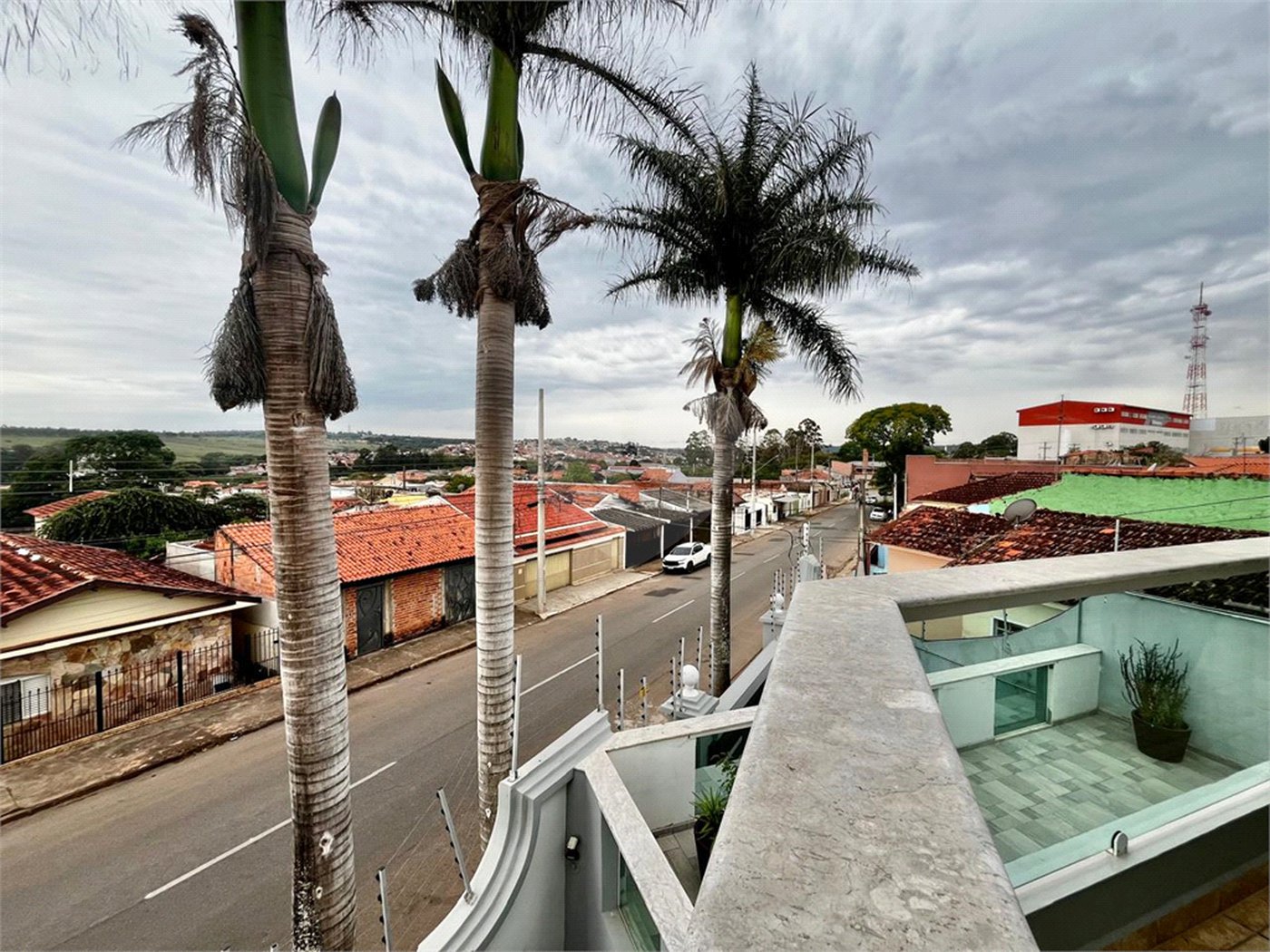 Casa à venda com 4 suítes em Vila Mazarino, Itapetininga, SP