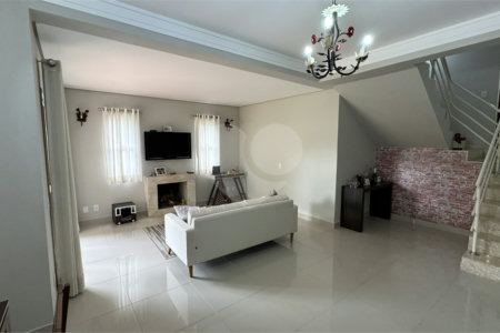 Casa à venda com 3 suítes no condomínio Residencial Delle Stelle, Louveira - SP