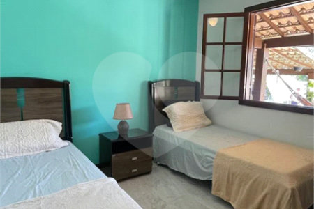 Casa à venda com 4 quartos, sendo 2 suítes, em Caravelas, Armação dos Búzios, RJ