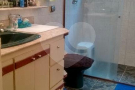 Sobrado à venda com 4 quartos, sendo 1 suíte, em Campo Belo, São Paulo, SP