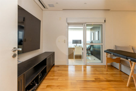 Apartamento à venda com 4 quartos, sendo 3 suítes, em Campo Belo, São Paulo, SP