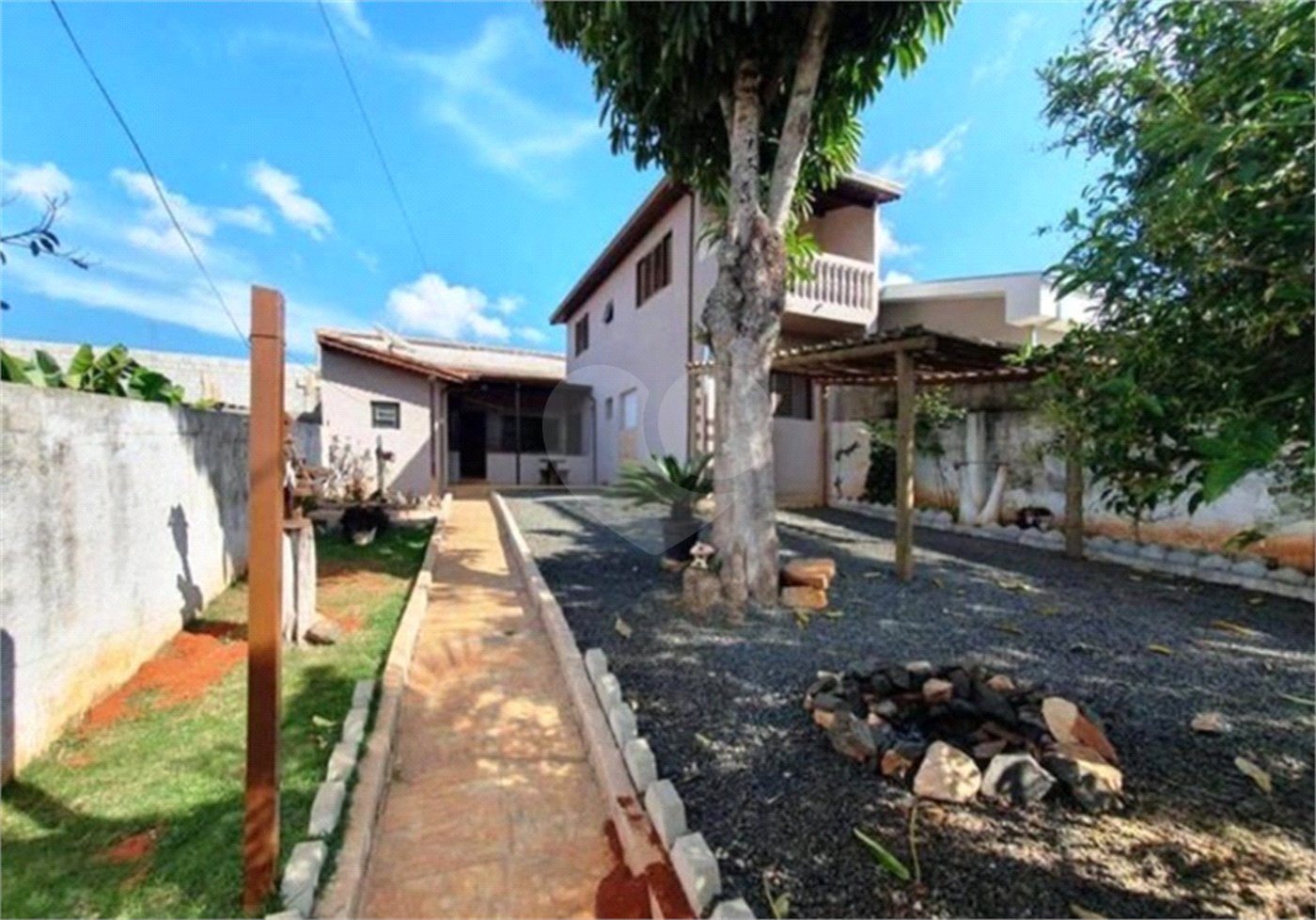 Casa à venda com 3 quartos, sendo 1 suíte, no Centro, Ouro Fino, MG