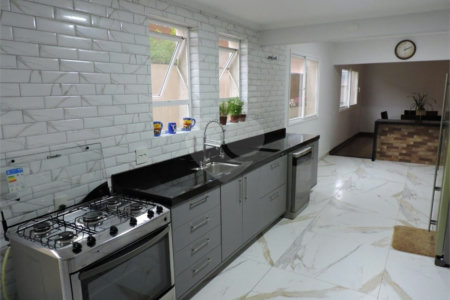 Casa à venda com 5 suítes em Paraisópolis, São Paulo, SP
