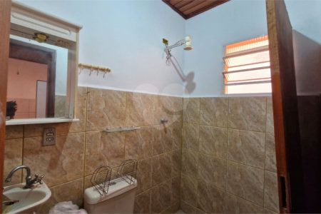 Casa para alugar com 3 quartos, sendo 1 suíte, no condomínio Santa Mônica, Atibaia - SP