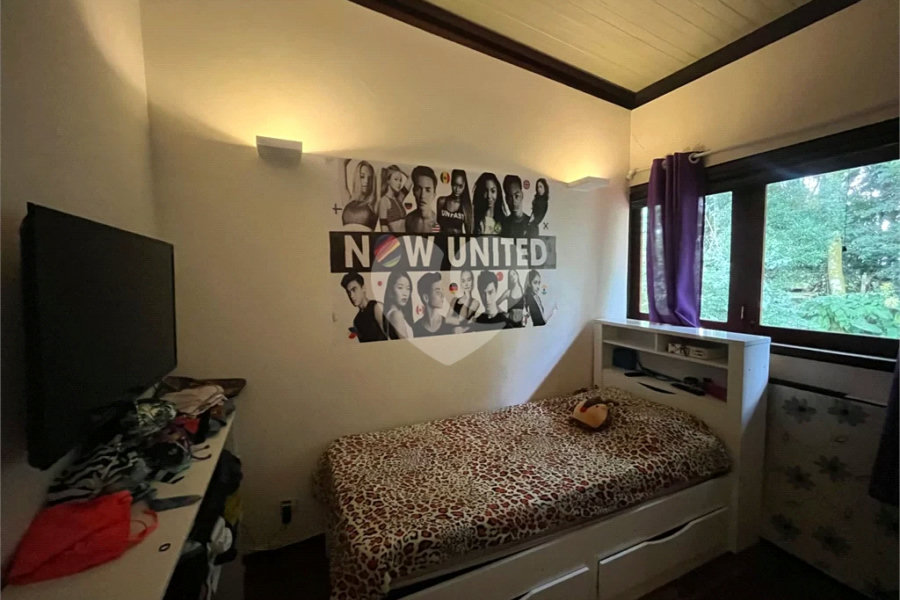 Casa à venda com 3 quartos, sendo 1 suíte, no condomínio Jardim da Montanha I, Mairiporã - SP
