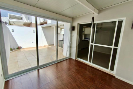 Casa à venda com 3 quartos, sendo 1 suíte, no condomínio Residencial Rio Preto Village, Atibaia - SP
