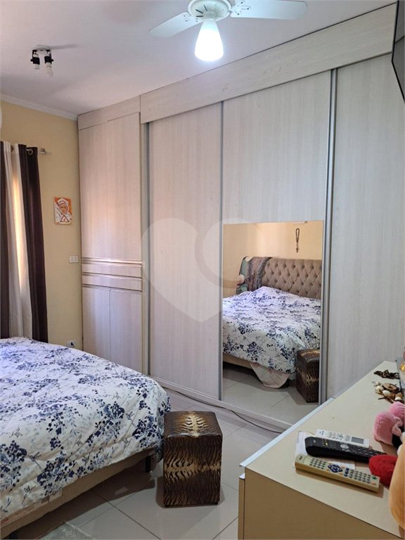 Sobrado à venda com 4 quartos, sendo 2 suítes, em Jardim Modelo, Suzano, SP
