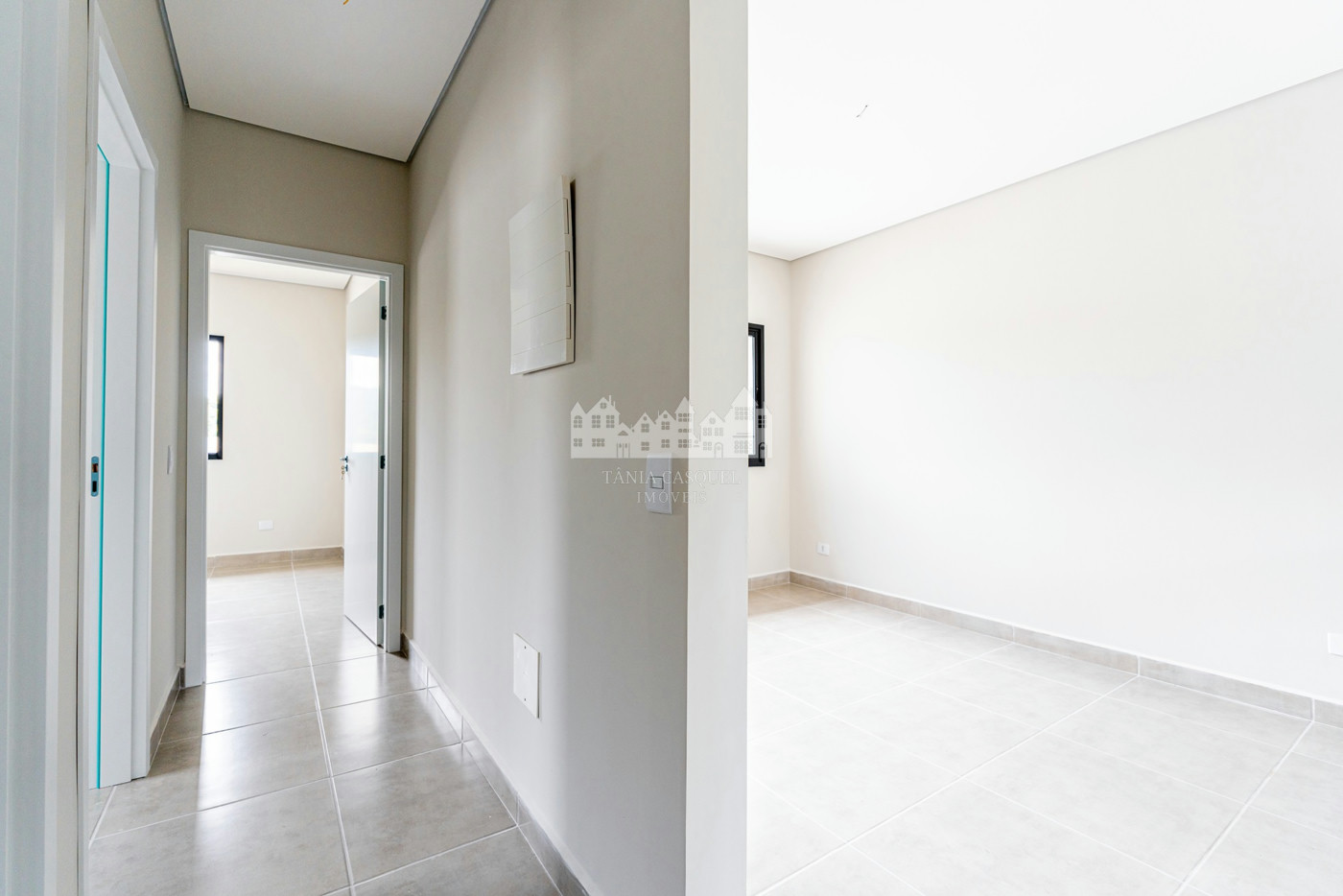 Casa térrea à venda com 3 quartos, sendo 1 suíte, no condomínio Flores da Usina, Atibaia - SP