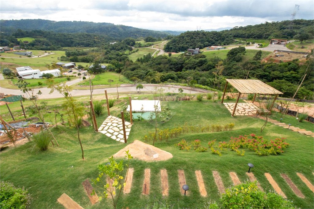 Casa à venda com 5 quartos, sendo 4 suítes, em Vila Darcy Penteado (mailasqui), São Roque, SP