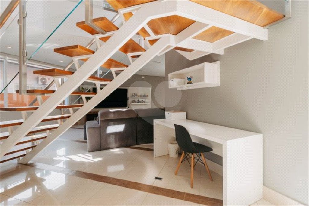 Casa à venda com 5 quartos, sendo 4 suítes, no condomínio Figueira Garden, Atibaia - SP