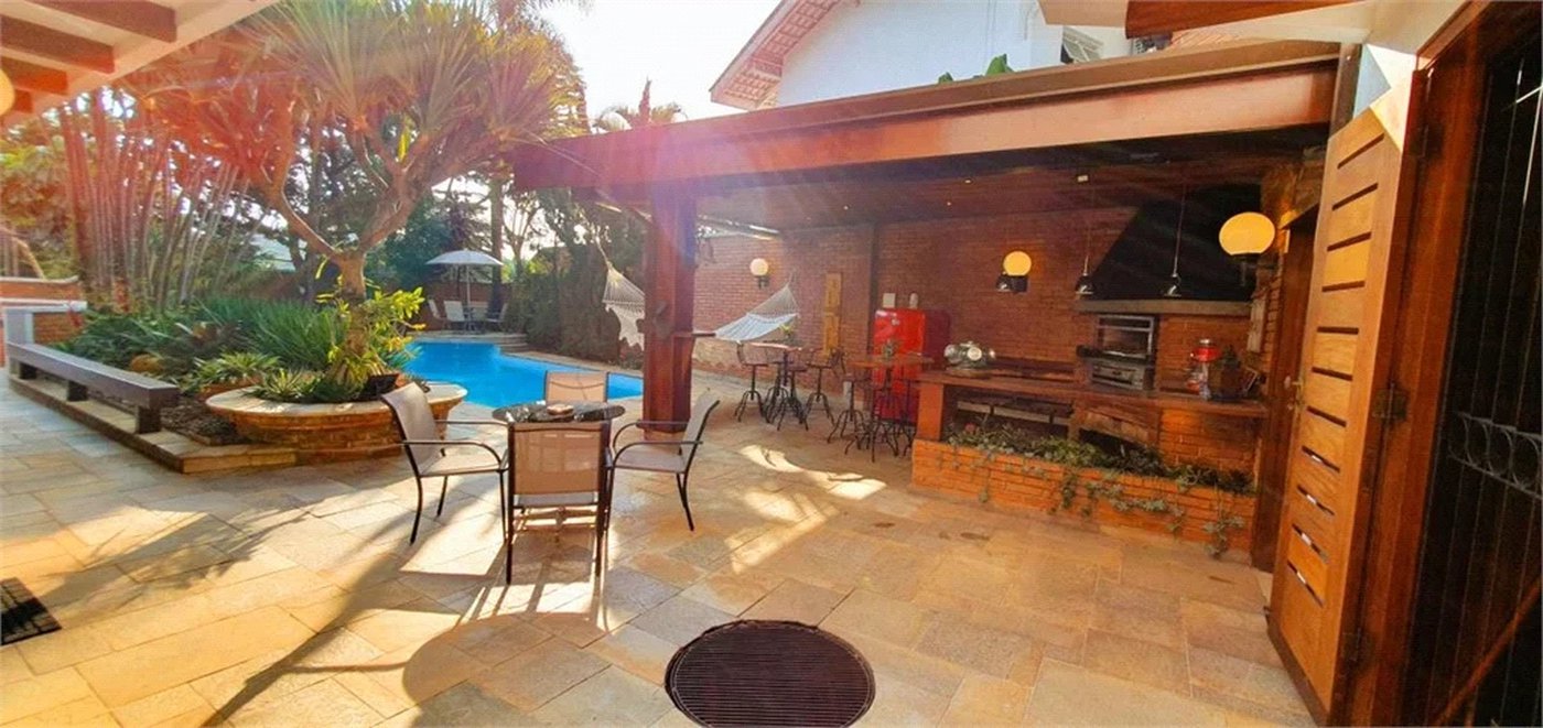 Casa à venda com 5 suítes em Jardim Leonor, São Paulo, SP