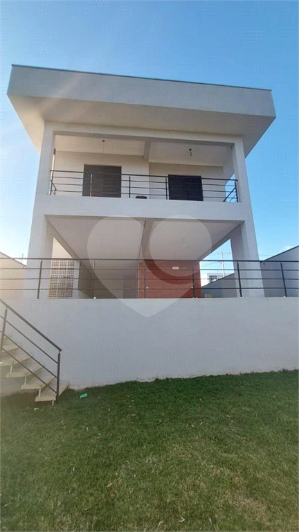 Casa à venda com 3 quartos, sendo 2 suítes, no condomínio Reserva dos Jatobás, Louveira - SP