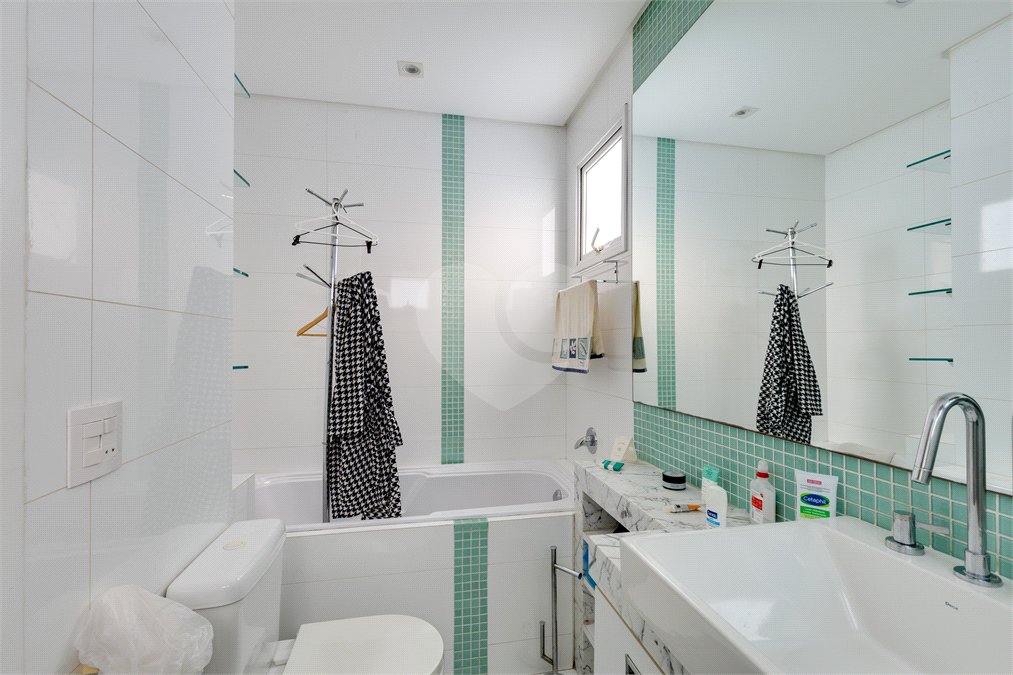 Casa de Vila à venda com 4 quartos, sendo 3 suítes, em Chácara Santo Antônio, São Paulo, SP