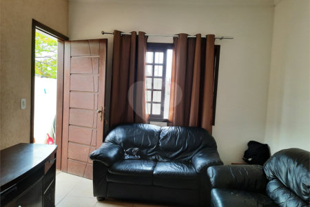 Sobrado à venda com 3 quartos, sendo 1 suíte,  em Vila Suissa, Mogi das Cruzes, SP