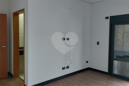 Casa à venda ou para alugar com 5 quartos, sendo 3 suítes, no condomínio Figueira Garden, Atibaia - SP