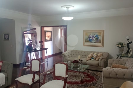 Casa à venda com 5 quartos, sendo 3 suítes, no Centro, Itapetininga, SP