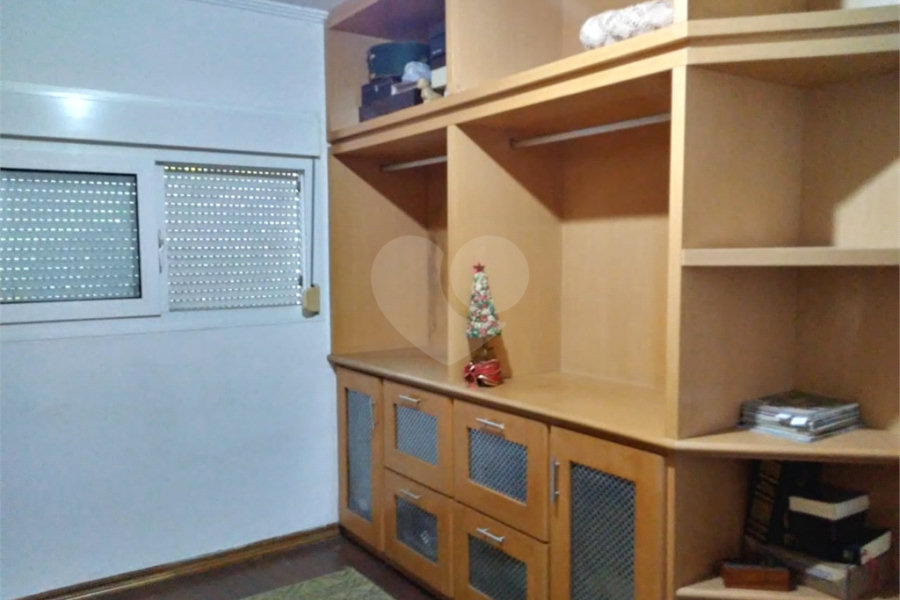 Sobrado à venda com 4 quartos, sendo 1 suíte, em Jardim Floresta, São Paulo, SP