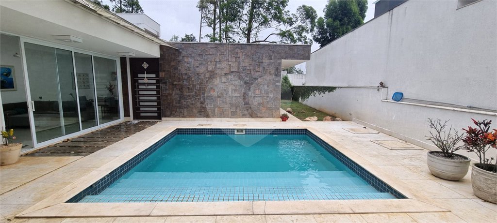 Casa à venda com 5 quartos, sendo 2 suítes, no condomínio Swiss Park, São Bernardo do Campo - SP