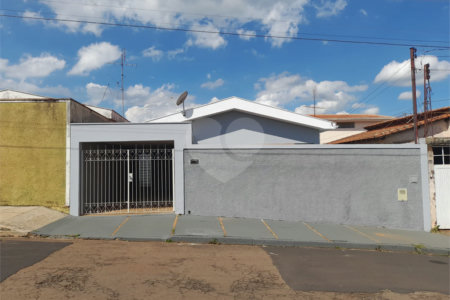 Casa Disponível para Venda ou Locação na Vila Nery – Ideal para Residência ou Comércio