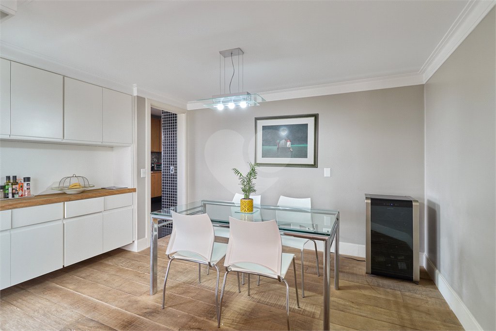 Apartamento à venda com 4 quartos, sendo 3 suítes, em Campo Belo, São Paulo, SP