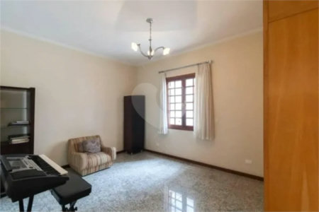 Casa com 3 dormitórios sendo 3 suítes com 03 vagas de garagem.