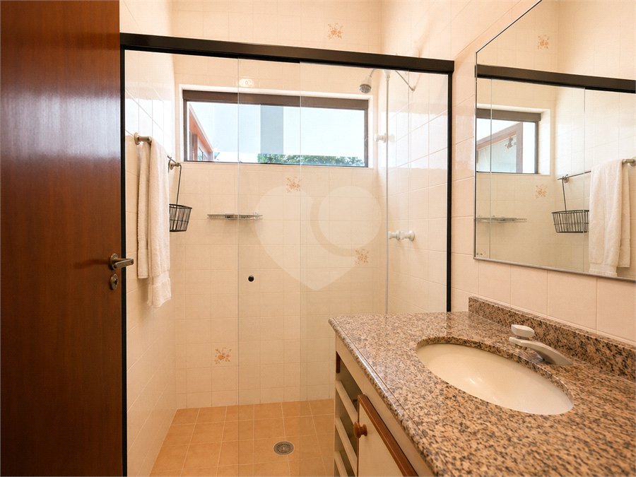 Sobrado à venda com 5 quartos, sendo 4 suítes, em Interlagos, São Paulo, SP