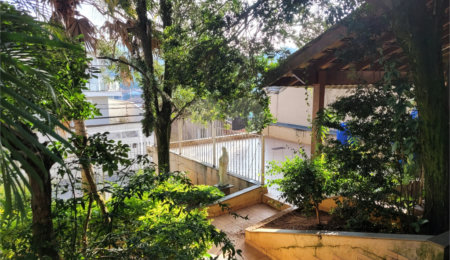 Sobrado à venda com 4 quartos, sendo 3 suítes,  em Horto, São Paulo, SP