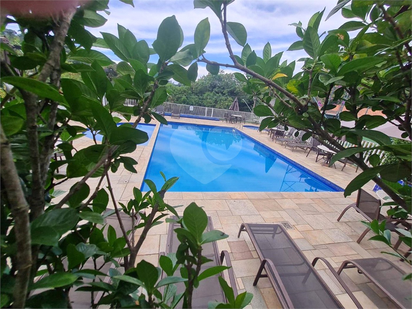 Casa à venda com 3 quartos, sendo 1 suíte, no condomínio Jardim Itatinga II, São Paulo - SP