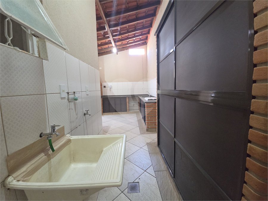Casa à venda com 3 quartos, sendo 1 suíte, no condomínio Parque das Árvores, Sorocaba - SP