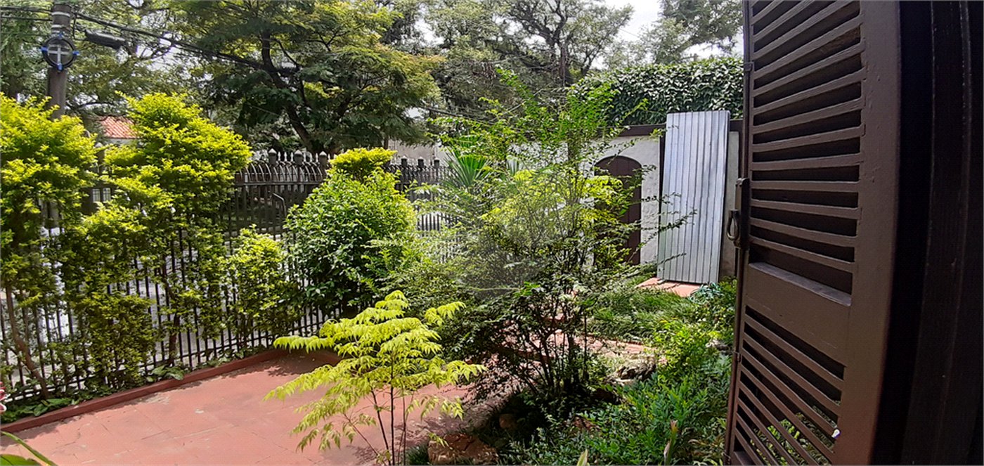 Sobrado à venda com 4 quartos, sendo 2 suítes, em Vila Madalena, São Paulo, SP