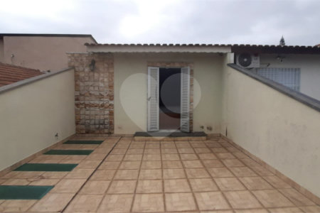 Sobrado à venda com 4 quartos, sendo 1 suíte, em Vila Lúcia, São Paulo, SP