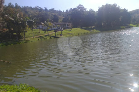 Sítio à venda com 4 quartos, sendo 1 suíte,  em Cruz das Almas, Biritiba-mirim, SP