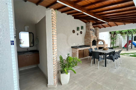 Casa à venda com 4 quartos, sendo 3 suítes, em Vila Galvão, Guarulhos, SP