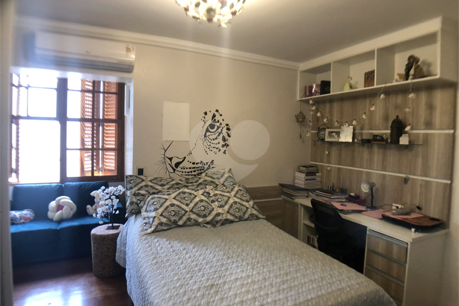 Casa à venda com 4 suítes no condomínio Residencial Floresta, São Paulo - SP
