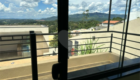 Sobrado à venda com 4 suítes em Jardim Estância Brasil, Atibaia, SP