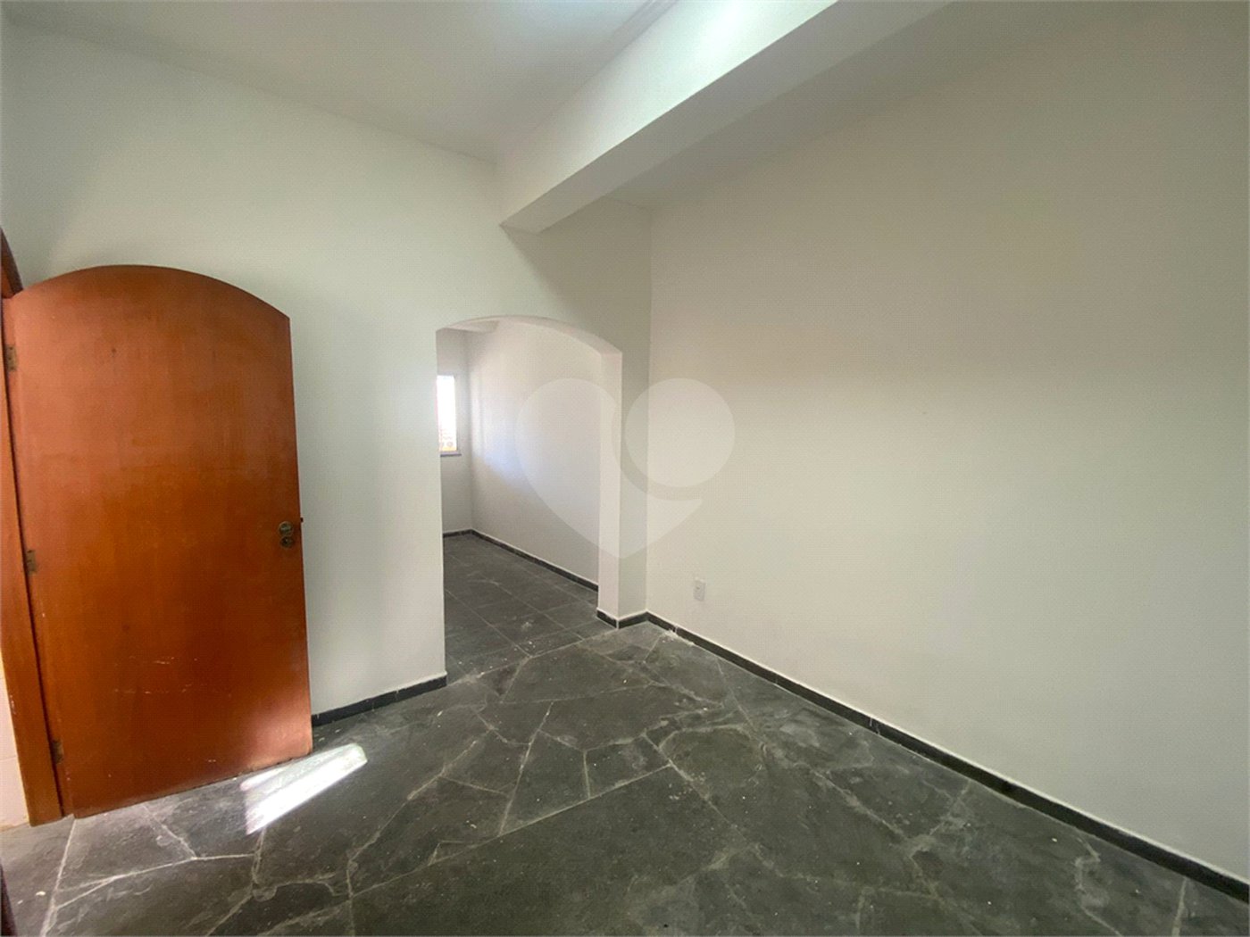 Casa à venda com 4 quartos, sendo 2 suítes,  em Jardim do Lago, Atibaia, SP