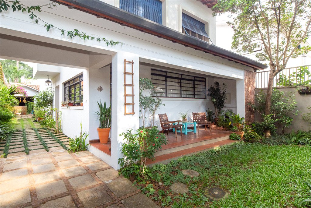 Casa à venda com 3 quartos, sendo 1 suíte, em Alto da Boa Vista, São Paulo, SP
