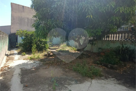 Casa à venda com 4 quartos, sendo 1 suíte, no condomínio Shangri-la, Atibaia - SP