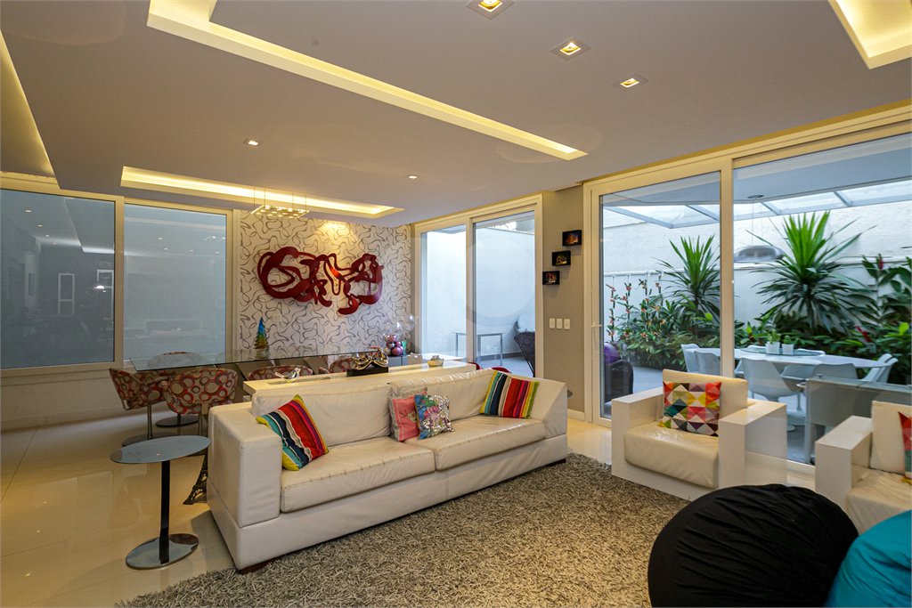 Casa à venda com 3 suítes no condomínio Modigliani, São Paulo - SP