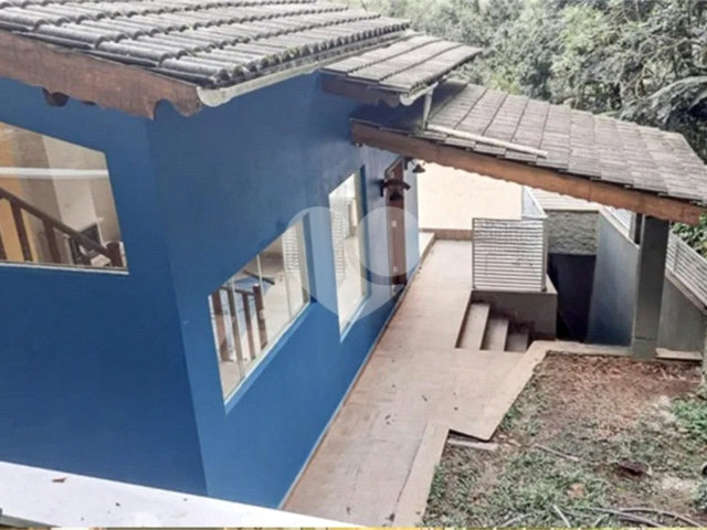 Casa à venda com 3 quartos, sendo 1 suíte,  no condomínio Jardim da Montanha I, Mairiporã - SP
