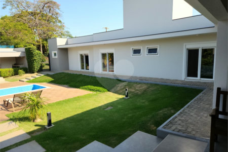 Casa à venda com 4 quartos, sendo 3 suítes, no condomínio Terras de Mont Serrat, Salto - SP