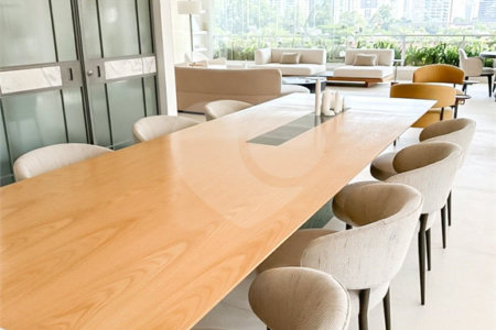 Apartamento à venda com 4 suítes em Vila Cordeiro, São Paulo, SP